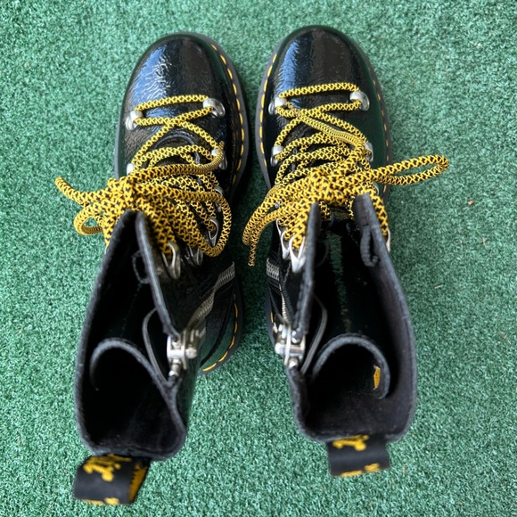 NWT Dr. Martens Ghilana Max Quad Platform Boot Distressed Patent Leather Black 6 - Picture 12 of 16